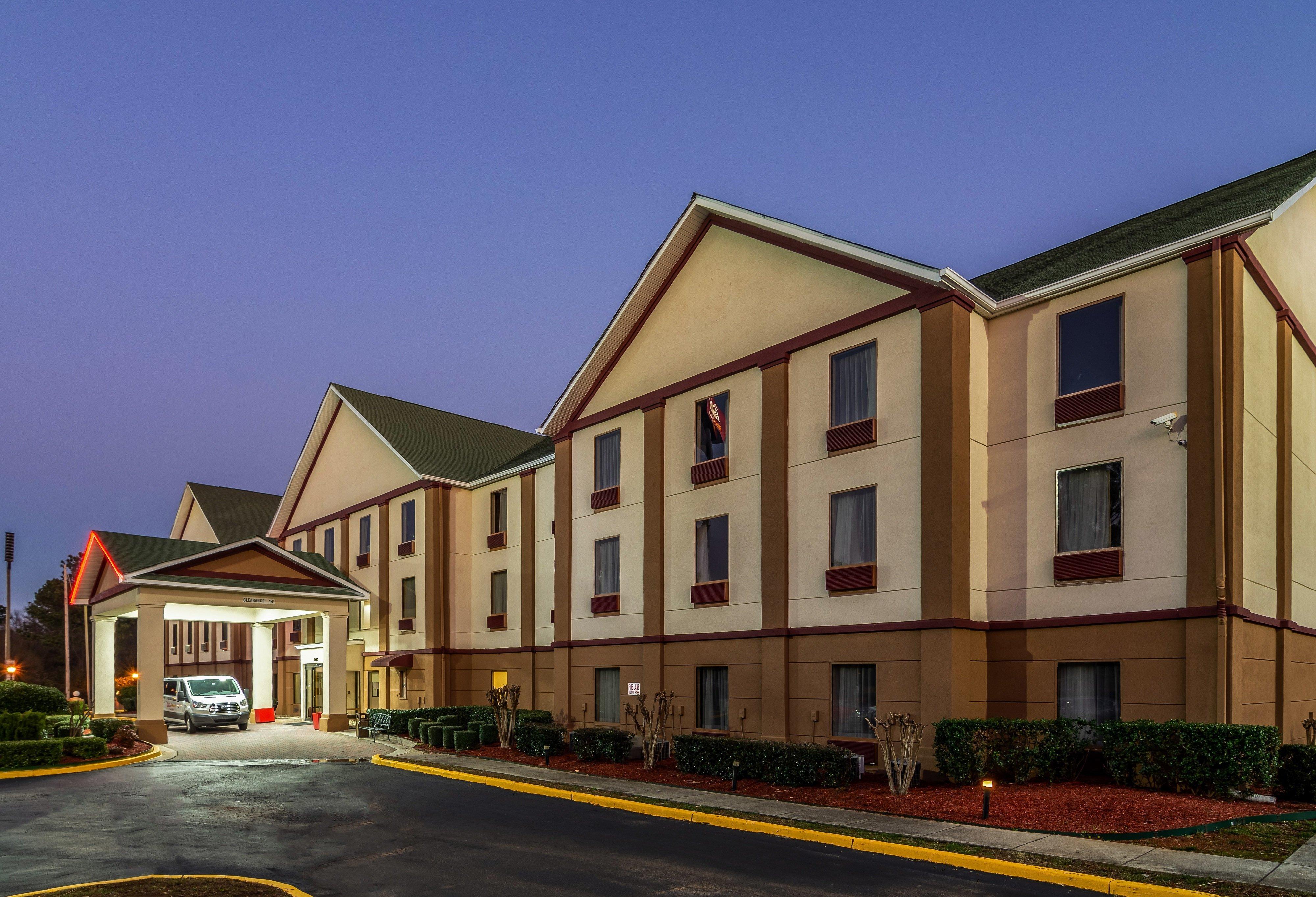 Red Roof Plus+ & Suites Atlanta Airport South Экстерьер фото