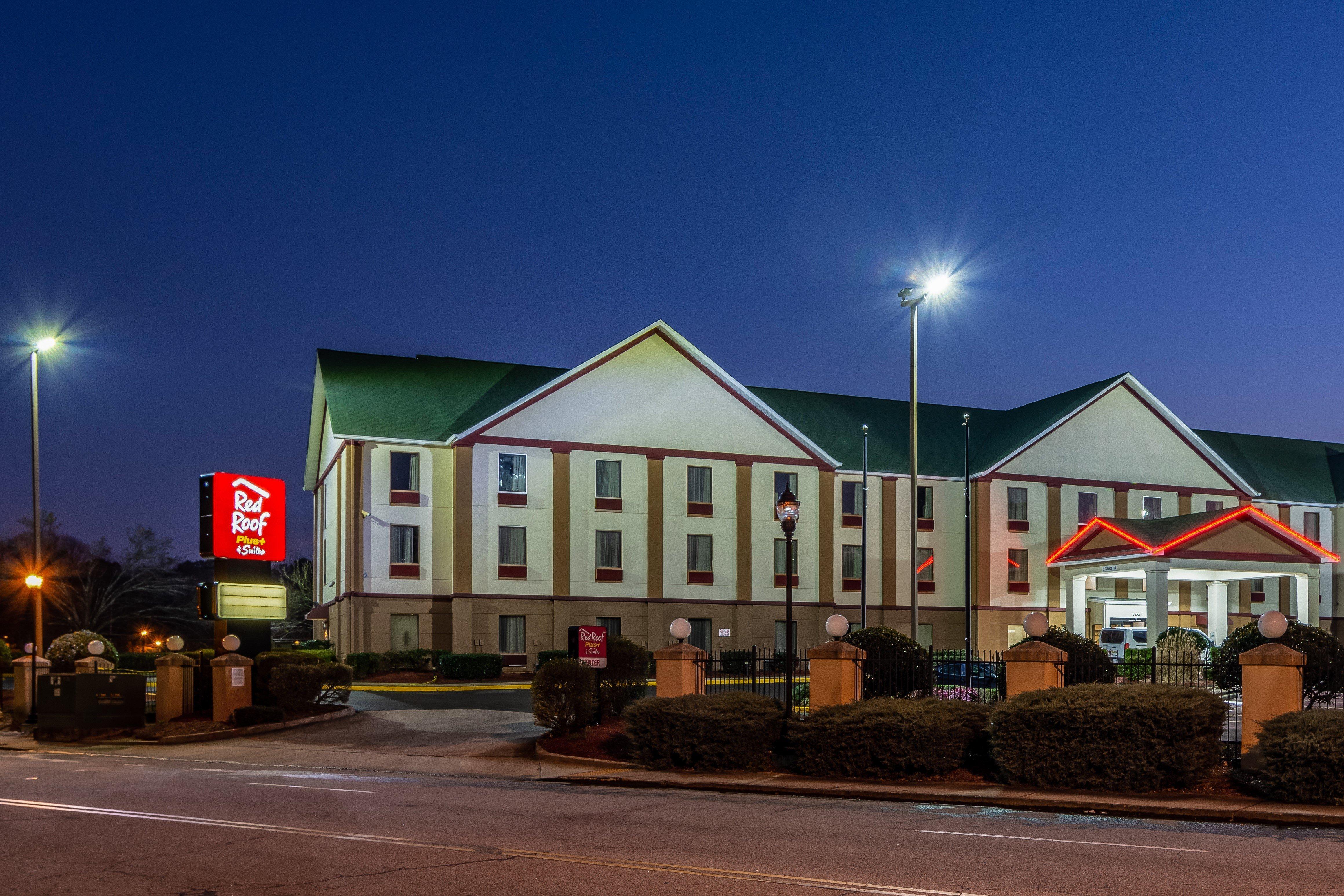 Red Roof Plus+ & Suites Atlanta Airport South Экстерьер фото